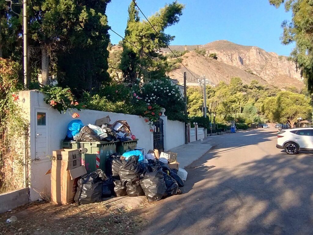 Πούντα: Η πανέμορφη παραλία «πνιγμένη» στα σκουπίδια με υπόλογους δήμο και πολίτες ΦΩΤΟ