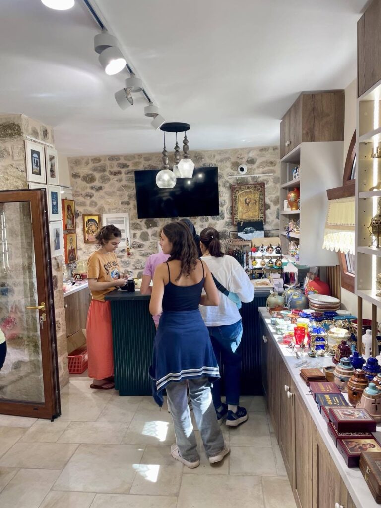Ο Σύλλογος Απανταχού Λεοντιτών στην Μακελλαριά ΦΩΤΟ