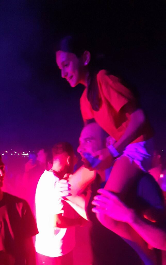 Sold out το 1ο Beach Party στην παραλία Ελαιώνα ΦΩΤΟ