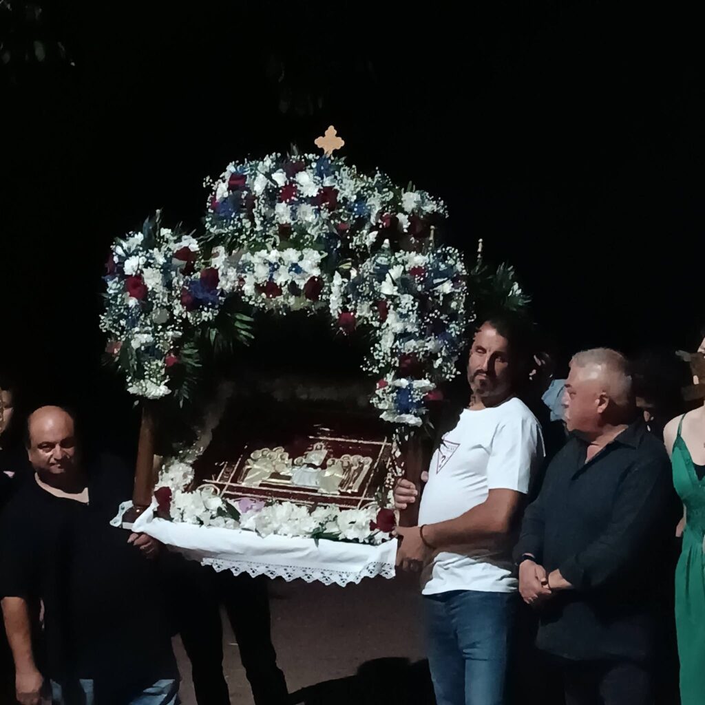 Η περιφορά του Επιταφίου της Παναγίας στην Κερπινή Καλαβρύτων ΦΩΤΟ