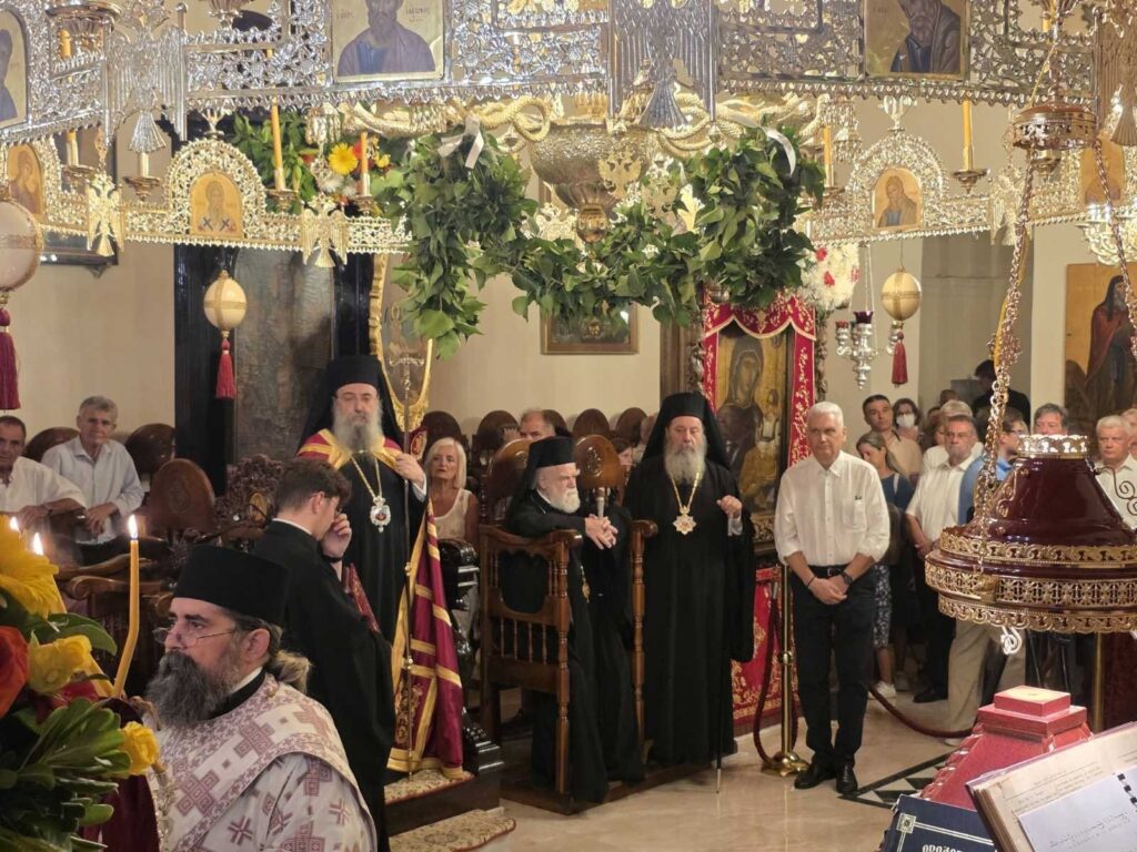 Πάτρα: Ουρές πιστών στη Παναγία Γηροκομίτισσα - Κατάνυξη στο ιστορικό Μοναστήρι ΦΩΤΟ