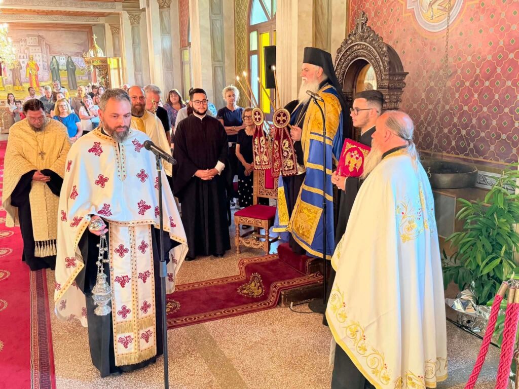 Πανηγυρικός εσπερινός στο Μέγα Σπήλαιο με Ιερώνυμο και Αμβρόσιο ΦΩΤΟ