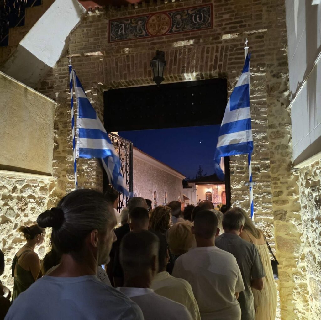 Πάτρα: Ουρές πιστών στη Παναγία Γηροκομίτισσα - Κατάνυξη στο ιστορικό Μοναστήρι ΦΩΤΟ
