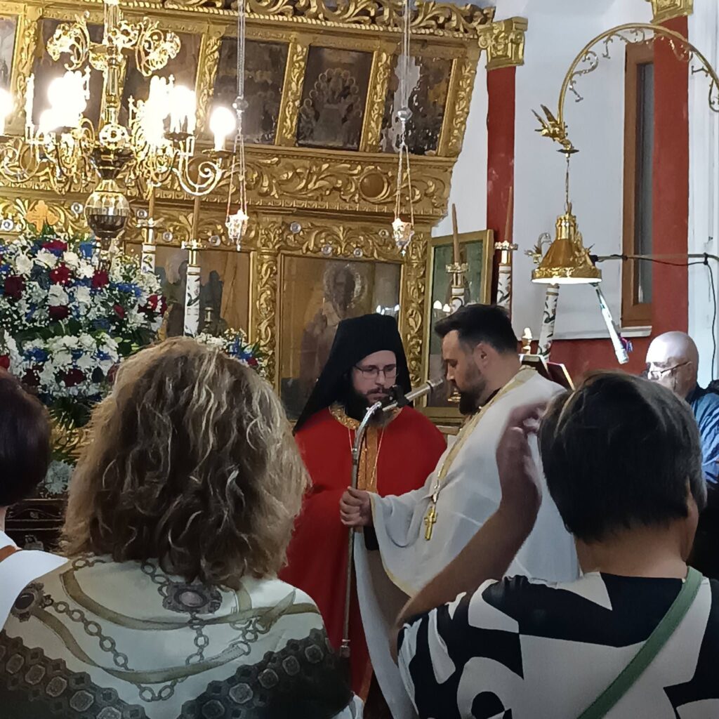 Η περιφορά του Επιταφίου της Παναγίας στην Κερπινή Καλαβρύτων ΦΩΤΟ