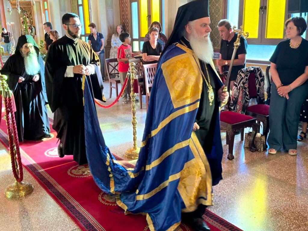 Πανηγυρικός εσπερινός στο Μέγα Σπήλαιο με Ιερώνυμο και Αμβρόσιο ΦΩΤΟ