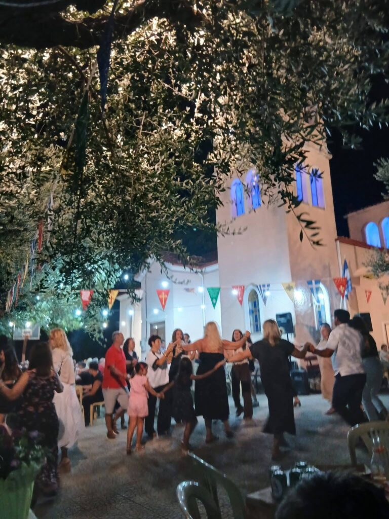 Λαμπρή πολιτιστική βραδιά από τον Σύλλογο στα Θωμαΐικα Δυτικής Αχαΐας ΦΩΤΟ 6 Λαμπρή πολιτιστική βραδιά από τον Σύλλογο στα Θωμαΐικα Δυτικής Αχαΐας ΦΩΤΟ