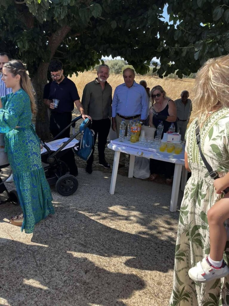 Στο Σταροχώρι γιορτάστηκε η Κοίμηση της Υπεραγίας Θεοτόκου ΦΩΤΟ 11 Στο Σταροχώρι γιορτάστηκε η Κοίμηση της Υπεραγίας Θεοτόκου ΦΩΤΟ