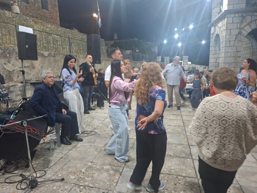 Ο Σύλλογος Δρυμοτών Καλαβρύτων έκανε εκδήλωση στο χωριό ΦΩΤΟ