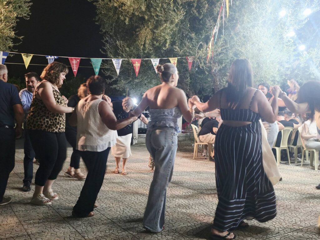 Λαμπρή πολιτιστική βραδιά από τον Σύλλογο στα Θωμαΐικα Δυτικής Αχαΐας ΦΩΤΟ