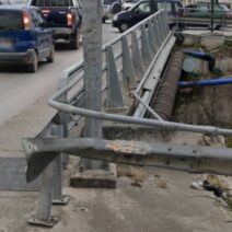 Γλαύκος: Κίνδυνος στις διασταυρώσεις της λεωφόρου με καταστραμμένες μπαριέρες από το 2022 ΦΩΤΟ