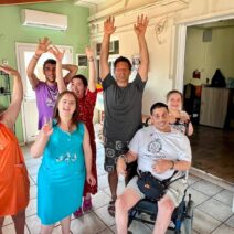 Ο Λευτέρης Ελευθερίου στην «Κιβωτό Αγάπης» στην Πάτρα ΦΩΤΟ
