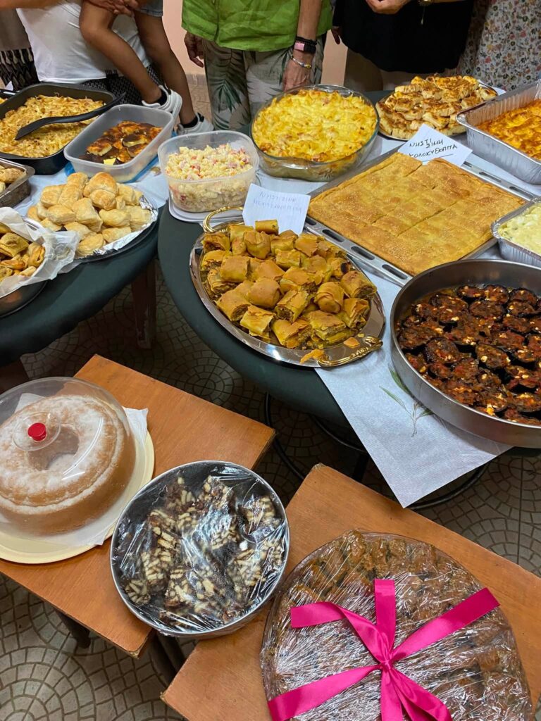 Πλούσιοι μεζέδες στη βραδιά Karaoke του Συλλόγου της Γουμένισσας ΦΩΤΟ