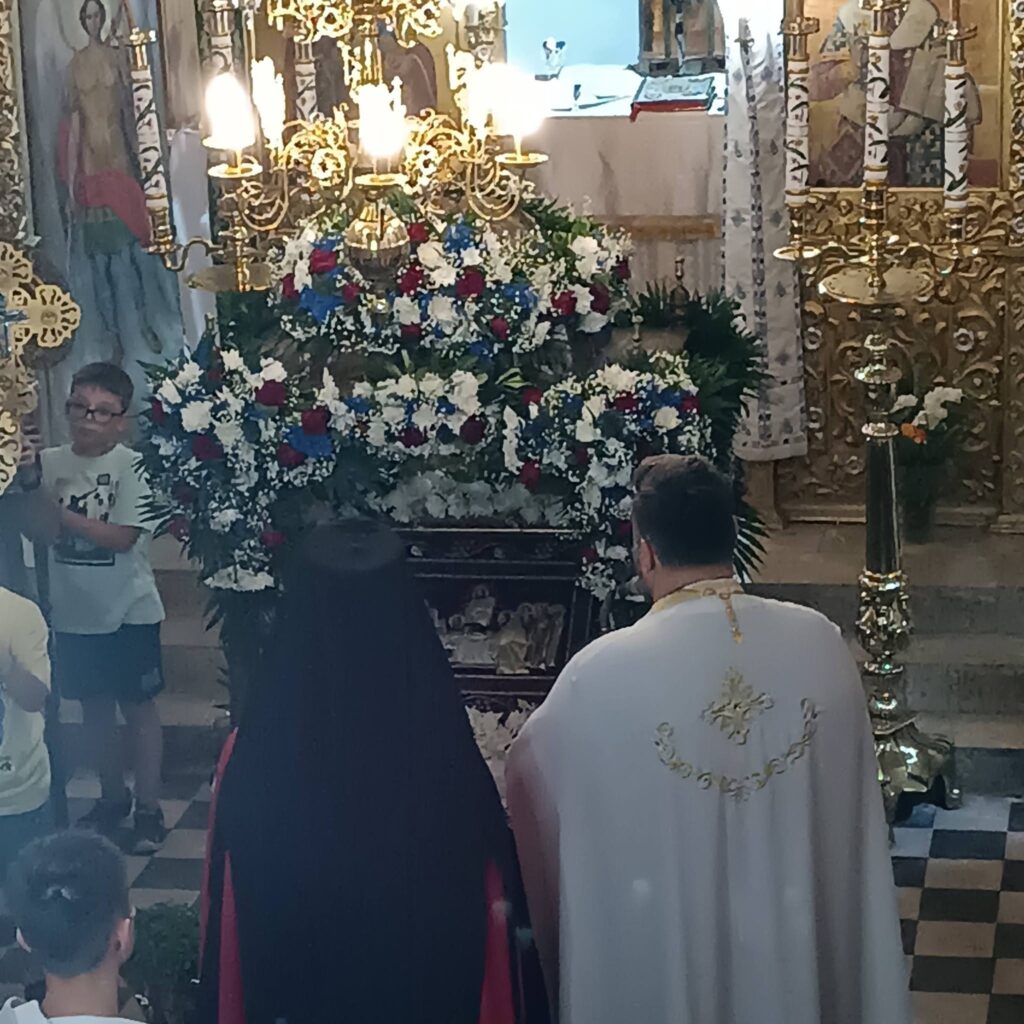 Η περιφορά του Επιταφίου της Παναγίας στην Κερπινή Καλαβρύτων ΦΩΤΟ