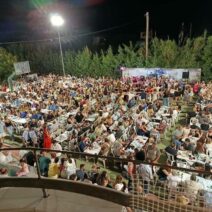«Βούλιαξε» παραμονή Δεκαπενταύγουστου η πλατεία της Τέμενης ΦΩΤΟ 1 «Βούλιαξε» παραμονή Δεκαπενταύγουστου η πλατεία της Τέμενης ΦΩΤΟ