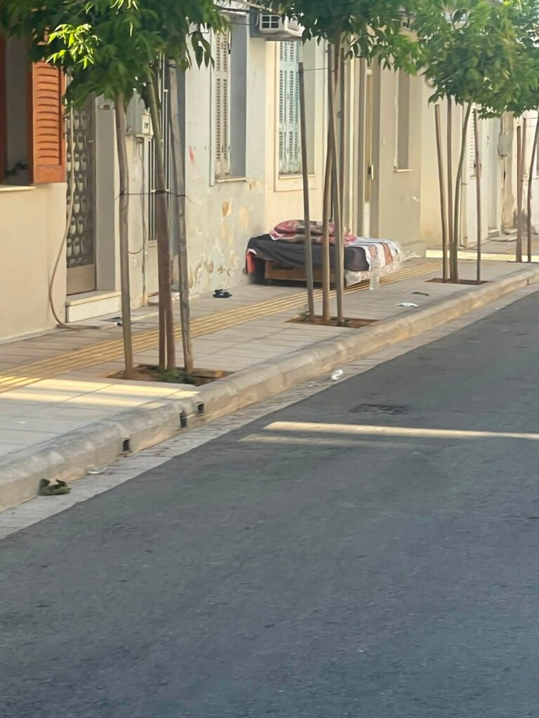 Πάτρα: Διαμαρτυρίες κατοίκων για όχληση Ρομά σε γειτονιές της πόλης ΦΩΤΟ 6 Πάτρα: Διαμαρτυρίες κατοίκων για όχληση Ρομά σε γειτονιές της πόλης ΦΩΤΟ