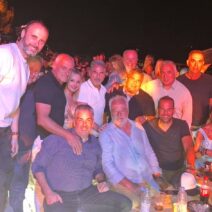 Ακράτα: Μουσική, χορός και κέφι στον Πλάτανο – Μια βραδιά που ένωσε τον κόσμο ΦΩΤΟ