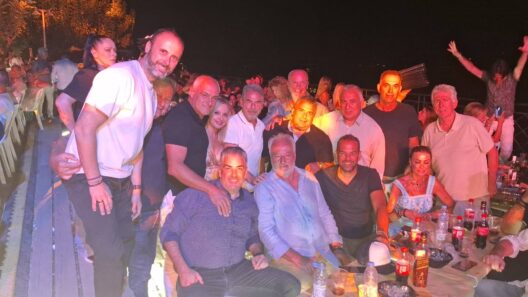 Ακράτα: Μουσική, χορός και κέφι στον Πλάτανο – Μια βραδιά που ένωσε τον κόσμο ΦΩΤΟ 12 Ακράτα: Μουσική, χορός και κέφι στον Πλάτανο – Μια βραδιά που ένωσε τον κόσμο ΦΩΤΟ