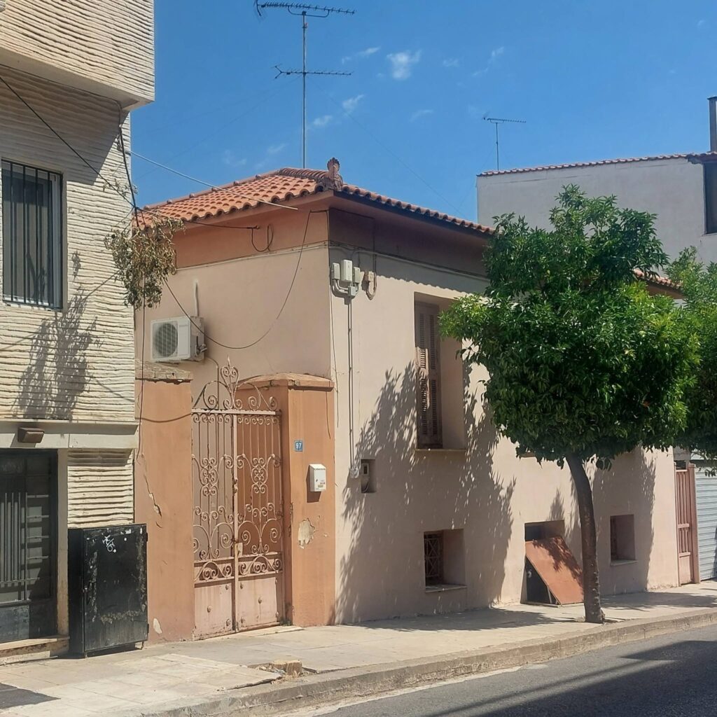 Αίγιο: Θέμα συζήτησης μια Νεραντζιά - «Σκελετωμένο φάντασμα» αιωρείται εδώ και καιρό ΦΩΤΟ 5 Αίγιο: Θέμα συζήτησης μια Νεραντζιά - «Σκελετωμένο φάντασμα» αιωρείται εδώ και καιρό ΦΩΤΟ