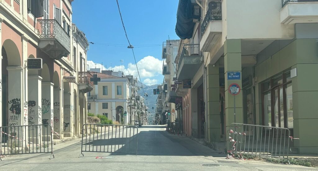 Η οδός Γερμανού κλειστή λόγω φωτιάς