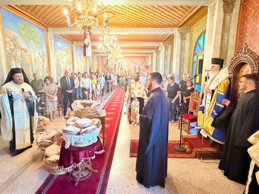 Πανηγυρικός εσπερινός στο Μέγα Σπήλαιο με Ιερώνυμο και Αμβρόσιο ΦΩΤΟ