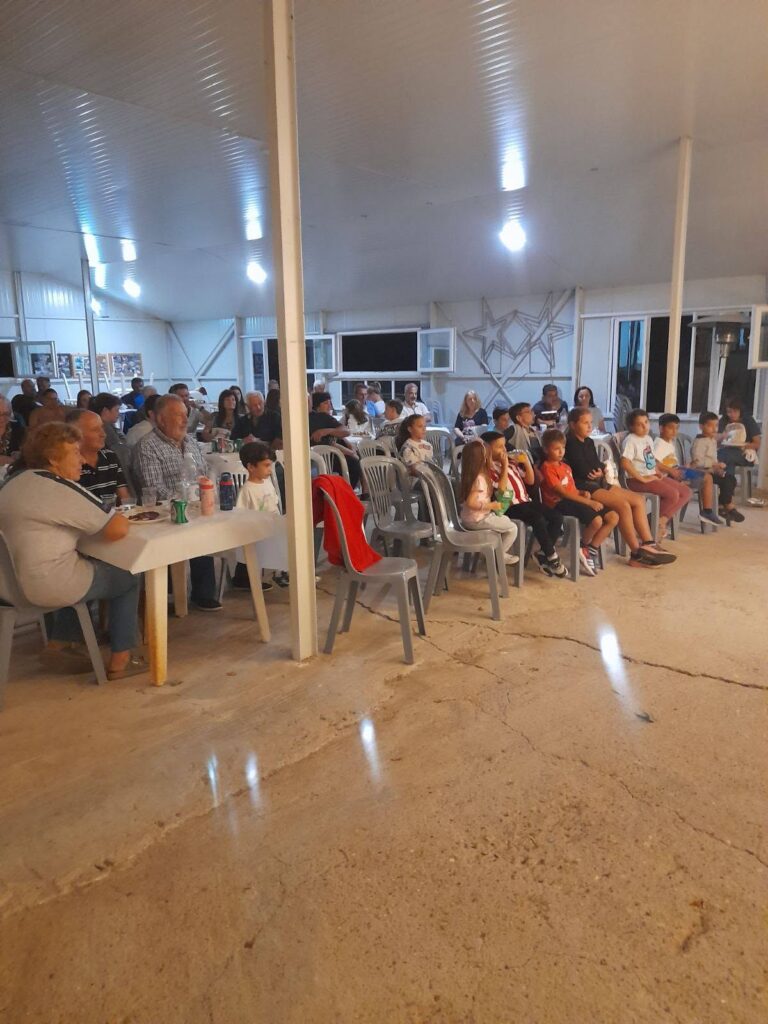 Προβολή Καραγκιόζη στους Πετσάκους Καλαβρύτων ΦΩΤΟ 6 Προβολή Καραγκιόζη στους Πετσάκους Καλαβρύτων ΦΩΤΟ