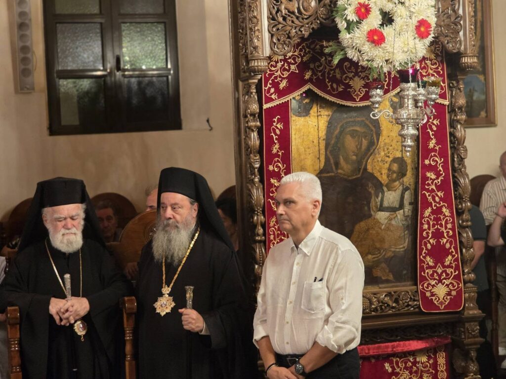 Πάτρα: Ουρές πιστών στη Παναγία Γηροκομίτισσα - Κατάνυξη στο ιστορικό Μοναστήρι ΦΩΤΟ