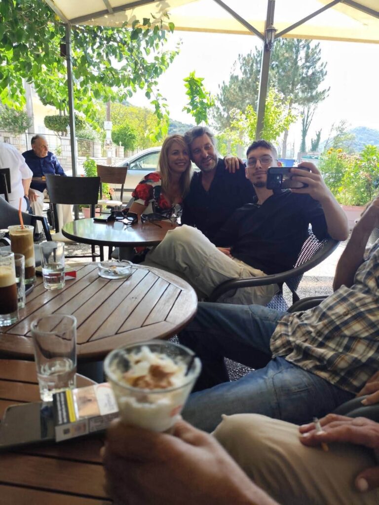 Το «ευχαριστώ» της Γιώτας Παυλοπούλου για τις αμέτρητες ευχές στη γιορτή της ΦΩΤΟ