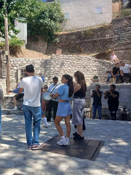 Με ταβούλια ο Δεκαπενταύγουστος στο Καλούσι Ερυμάνθου ΒΙΝΤΕΟ-ΦΩΤΟ 12 Με ταβούλια ο Δεκαπενταύγουστος στο Καλούσι Ερυμάνθου ΒΙΝΤΕΟ-ΦΩΤΟ
