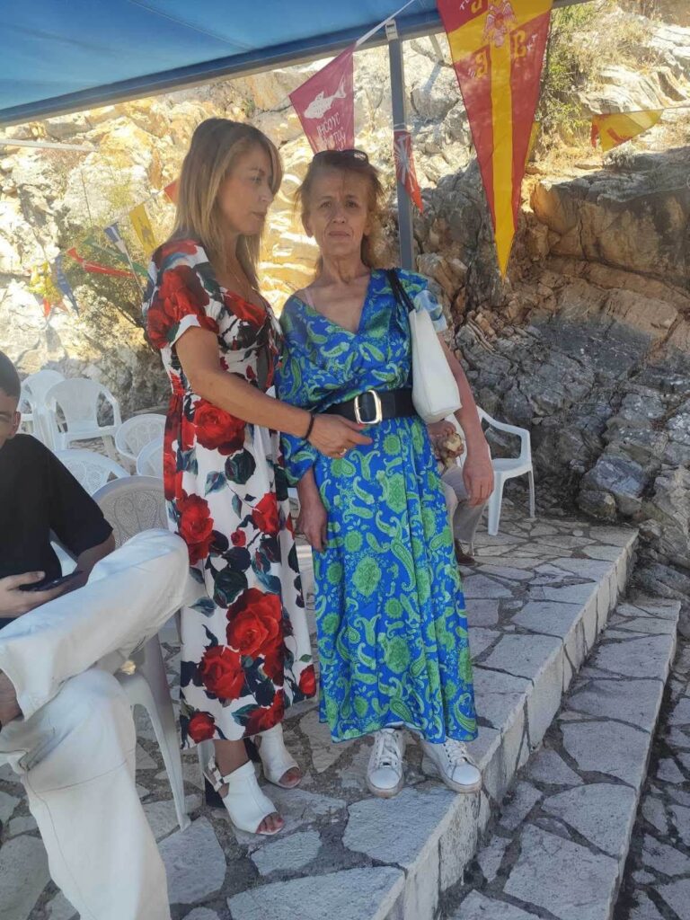 Το «ευχαριστώ» της Γιώτας Παυλοπούλου για τις αμέτρητες ευχές στη γιορτή της ΦΩΤΟ