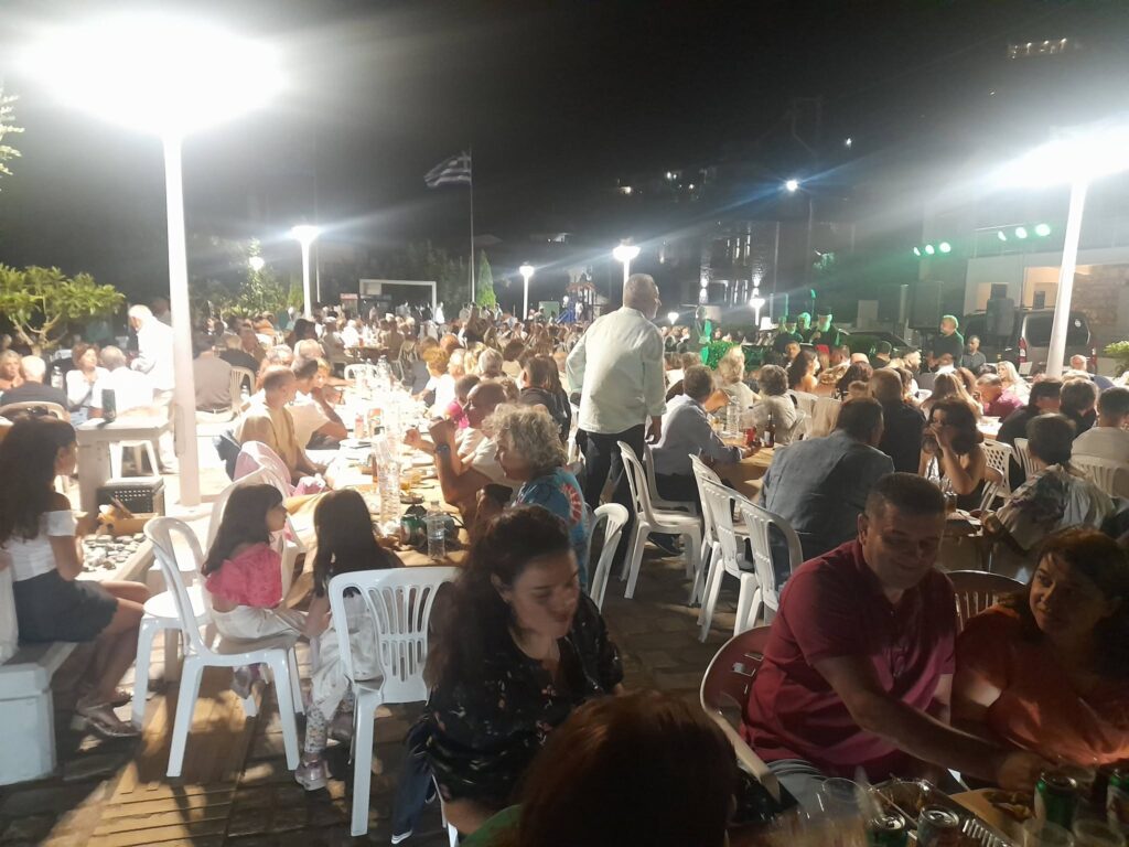 Μεγάλο παραδοσιακό πανηγύρι στον Πλάτανο Αιγιαλείας ΦΩΤΟ 8 Μεγάλο παραδοσιακό πανηγύρι στον Πλάτανο Αιγιαλείας ΦΩΤΟ