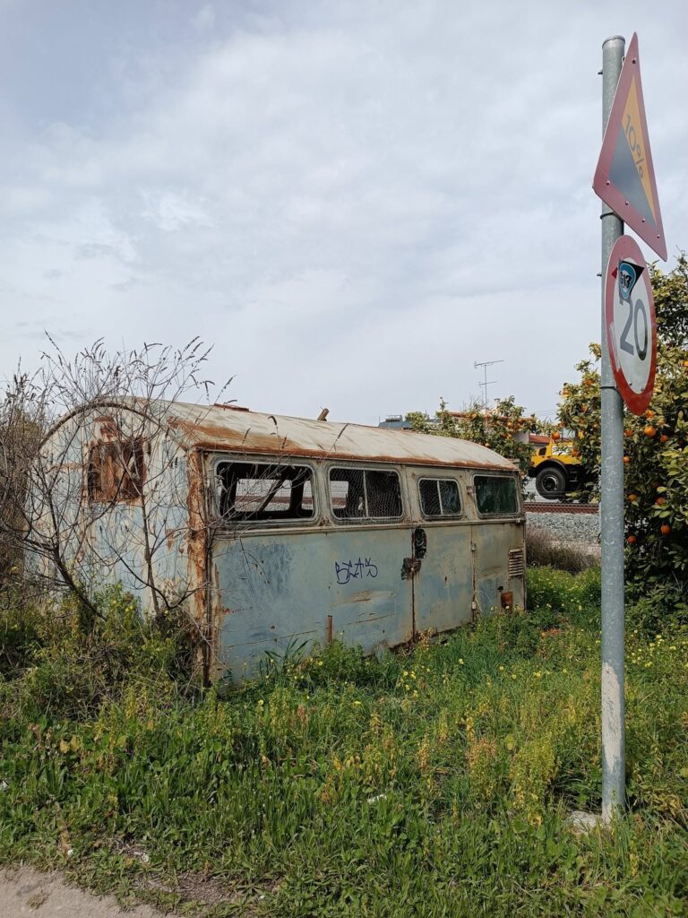 Αιγιάλεια: Εγκαταλελειμμένα οχήματα σε δρόμους, χωράφια και χωριά ΦΩΤΟ 8 Αιγιάλεια: Εγκαταλελειμμένα οχήματα σε δρόμους, χωράφια και χωριά ΦΩΤΟ