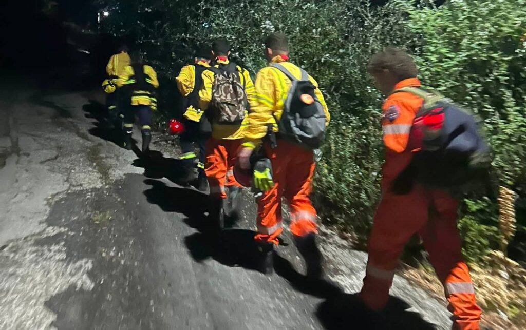 Σπαρτιά: Κατάσβεση πυρκαγιάς από Εθελοντές και Πυροσβέστες ΒΙΝΤΕΟ-ΦΩΤΟ