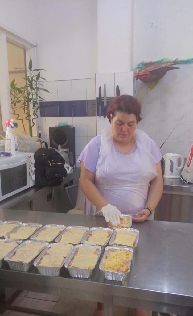 Η «Κουζίνα Αγάπης» στην Πάτρα δεν κάνει διακοπές ΦΩΤΟ 4 Η «Κουζίνα Αγάπης» στην Πάτρα δεν κάνει διακοπές ΦΩΤΟ