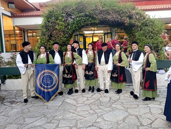 Ο Πολιτιστικός Σύλλογος Χαλανδρίτσας χόρεψε στην Κλειτορία ΦΩΤΟ 5 Ο Πολιτιστικός Σύλλογος Χαλανδρίτσας χόρεψε στην Κλειτορία ΦΩΤΟ