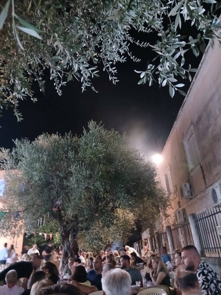Λαμπρή πολιτιστική βραδιά από τον Σύλλογο στα Θωμαΐικα Δυτικής Αχαΐας ΦΩΤΟ 5 Λαμπρή πολιτιστική βραδιά από τον Σύλλογο στα Θωμαΐικα Δυτικής Αχαΐας ΦΩΤΟ