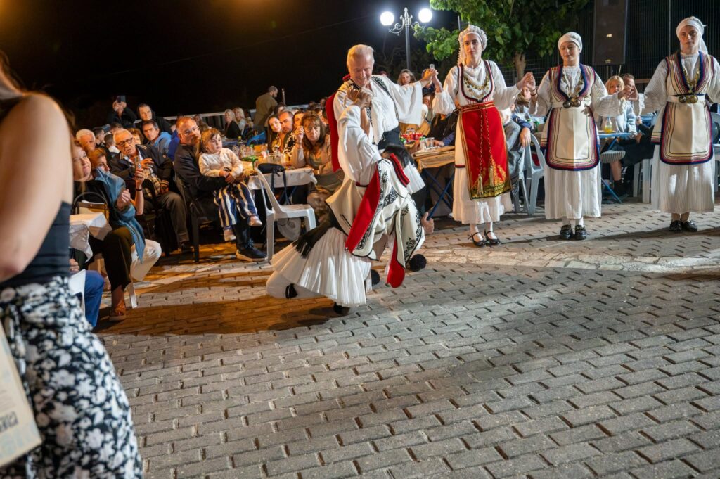 Παραδοσιακή βραδιά με τραγούδι, χορό και μνήμες στη Λυκούρια ΦΩΤΟ