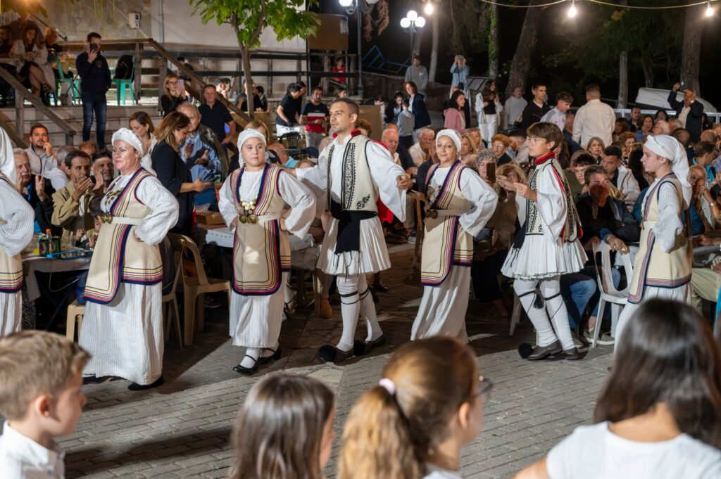 Παραδοσιακή βραδιά με τραγούδι, χορό και μνήμες στη Λυκούρια ΦΩΤΟ
