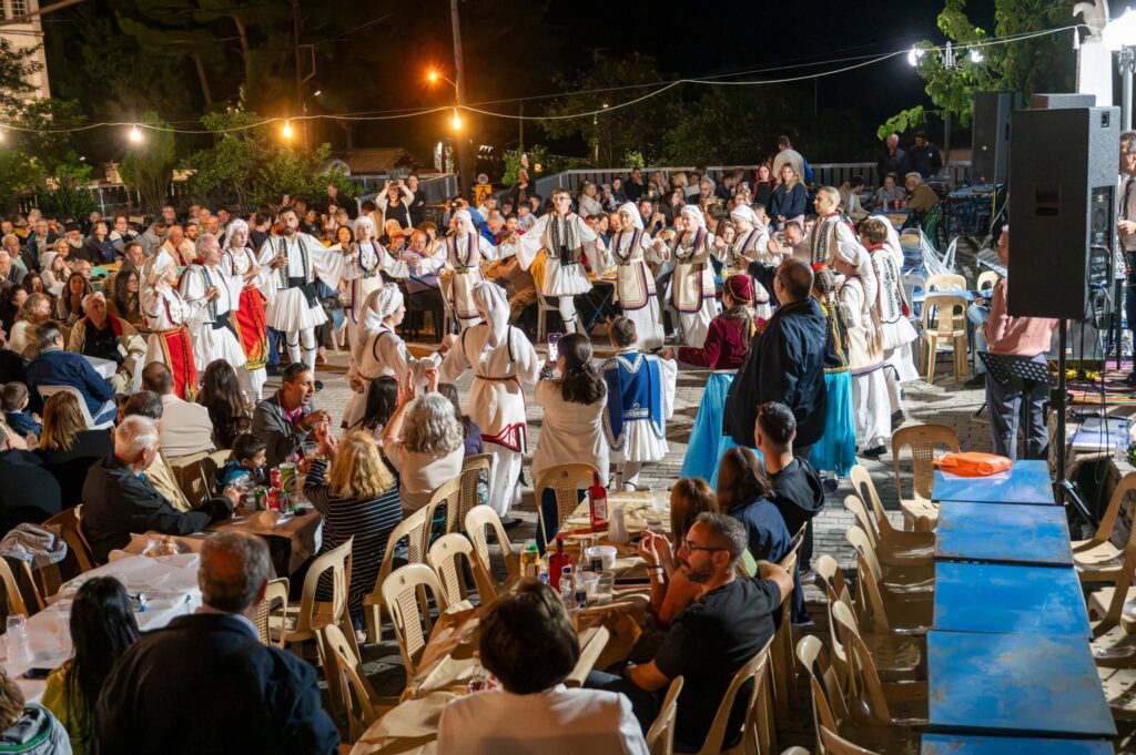 Παραδοσιακή βραδιά με τραγούδι, χορό και μνήμες στη Λυκούρια ΦΩΤΟ