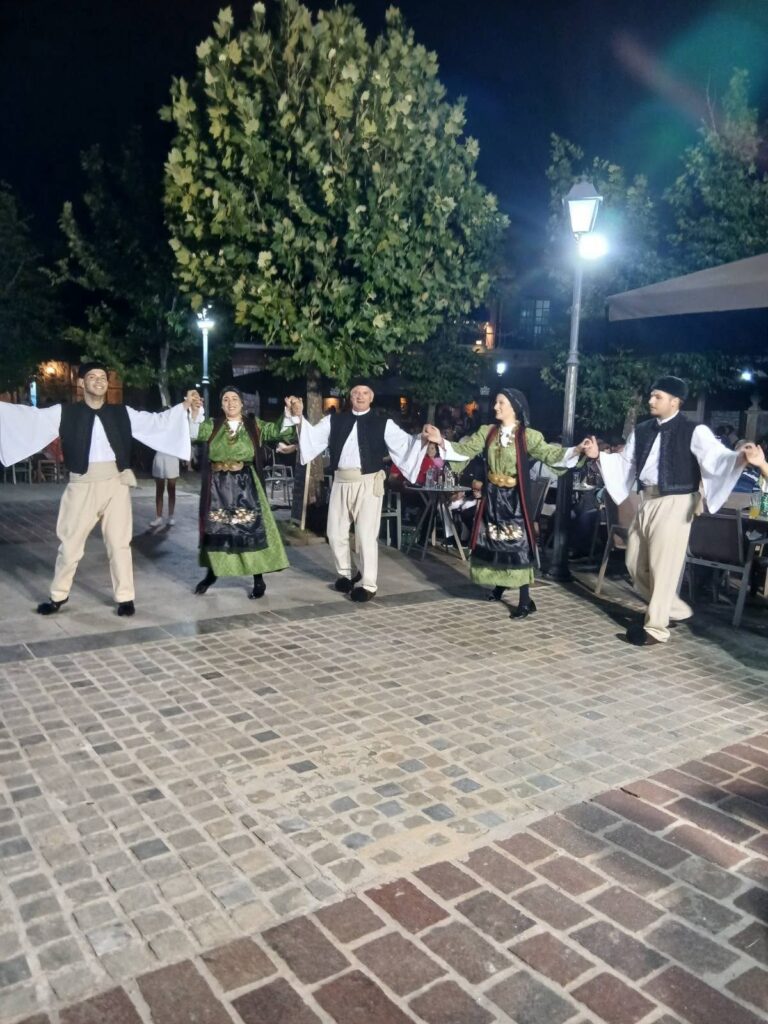 Ο Πολιτιστικός Σύλλογος Χαλανδρίτσας χόρεψε στην Κλειτορία ΦΩΤΟ 6 Ο Πολιτιστικός Σύλλογος Χαλανδρίτσας χόρεψε στην Κλειτορία ΦΩΤΟ