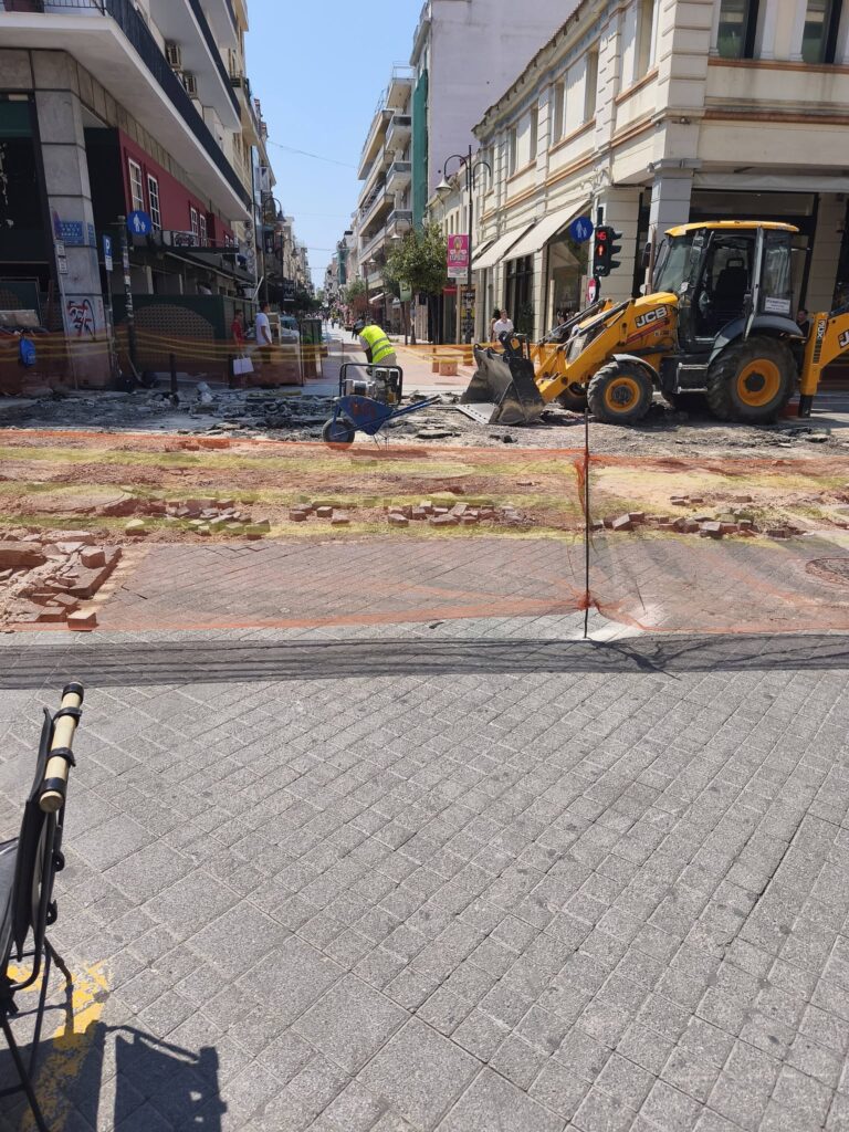 Πάτρα: «Αποφασίζουμε και διατάσσουμε» – Έκλεισαν ολόκληρη την Ερμού χωρίς προειδοποίηση