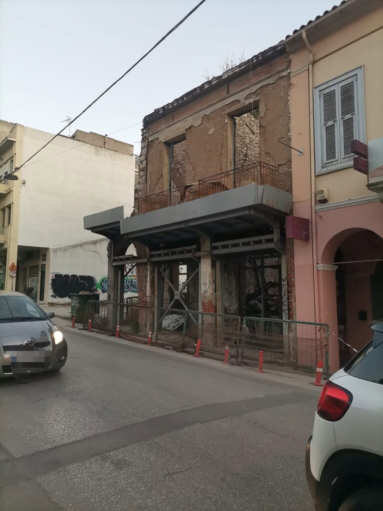 Πάτρα: Η Τροχαία κλείνει την Γερμανού και κάποιοι αυθαίρετα μετακινούν τις μπάρες ΦΩΤΟ 6 Πάτρα: Η Τροχαία κλείνει την Γερμανού και κάποιοι αυθαίρετα μετακινούν τις μπάρες ΦΩΤΟ