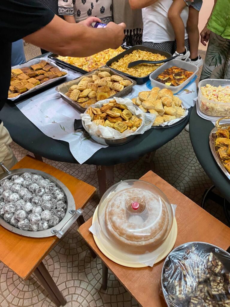 Πλούσιοι μεζέδες στη βραδιά Karaoke του Συλλόγου της Γουμένισσας ΦΩΤΟ