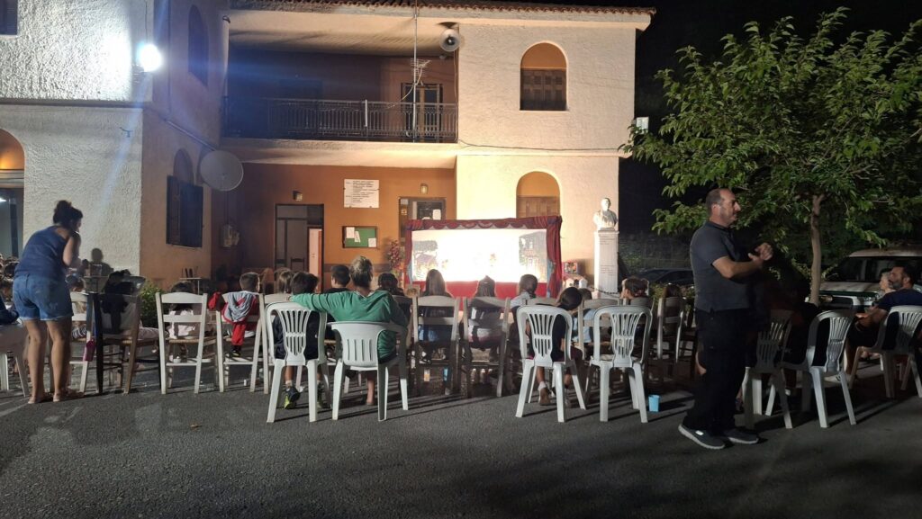Καραγκιόζης στο σχολείο του Πλανητέρου Καλαβρύτων ΦΩΤΟ