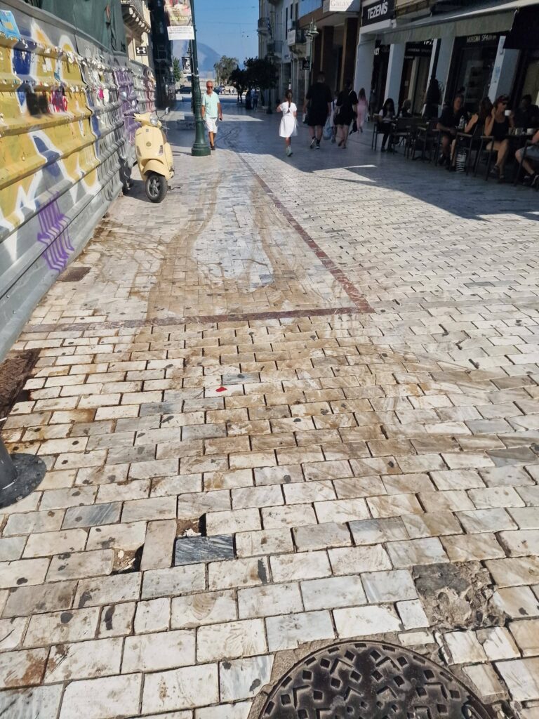 Πάτρα: Εικόνες υποβάθμισης στην τουριστική πόλη «της λίγδας» ΦΩΤΟ