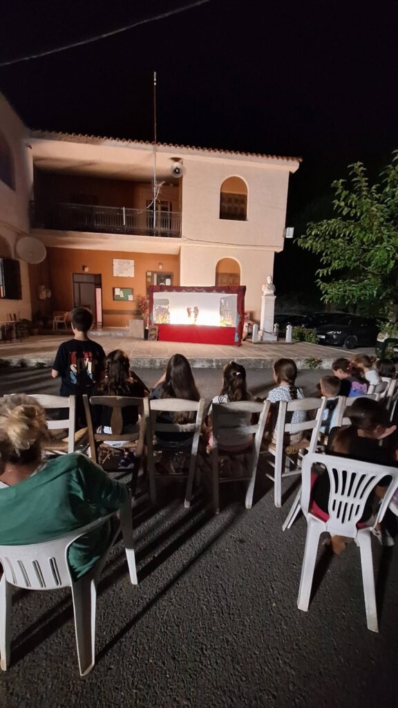 Καραγκιόζης στο σχολείο του Πλανητέρου Καλαβρύτων ΦΩΤΟ