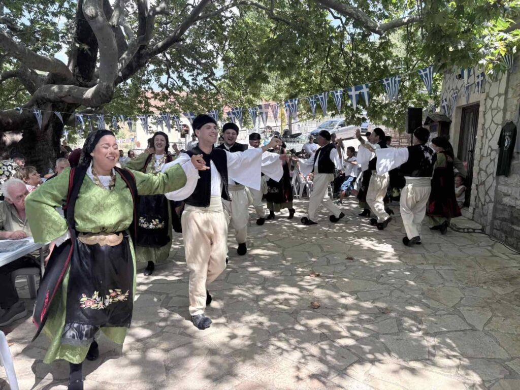 Το χορευτικό της Χαλανδρίτσας στο «Γκέρμπεσι» ΒΙΝΤΕΟ-ΦΩΤΟ