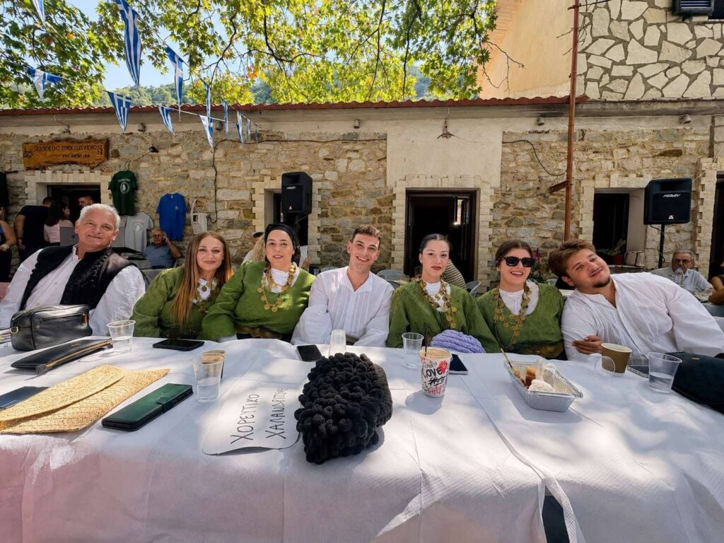 Το χορευτικό της Χαλανδρίτσας στο «Γκέρμπεσι» ΒΙΝΤΕΟ-ΦΩΤΟ 7 Το χορευτικό της Χαλανδρίτσας στο «Γκέρμπεσι» ΒΙΝΤΕΟ-ΦΩΤΟ