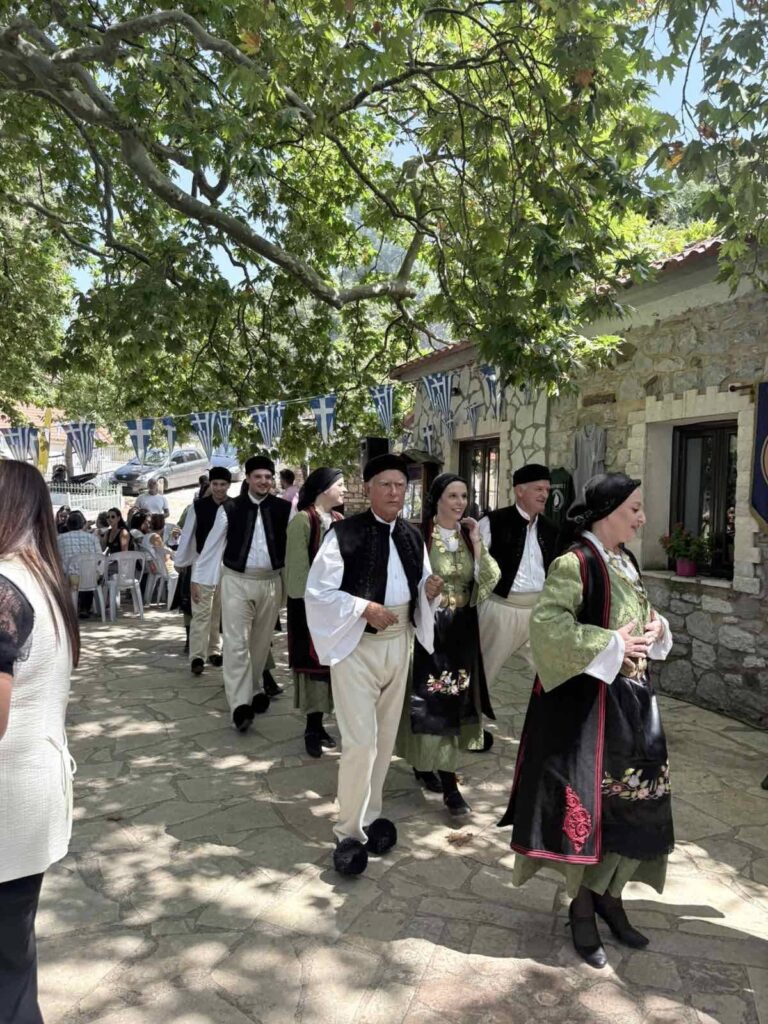 Το χορευτικό της Χαλανδρίτσας στο «Γκέρμπεσι» ΒΙΝΤΕΟ-ΦΩΤΟ