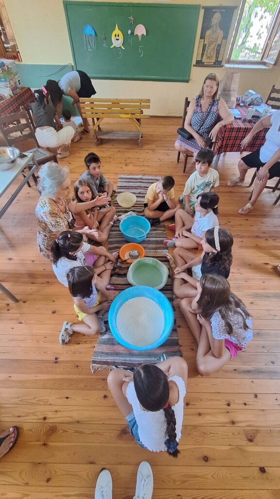 Το σχολείο μοσχοβόλησε…παράδοση στο Πλανητέρο ΒΙΝΤΕΟ-ΦΩΤΟ