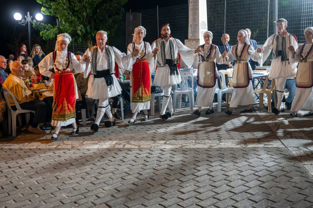 Παραδοσιακή βραδιά με τραγούδι, χορό και μνήμες στη Λυκούρια ΦΩΤΟ